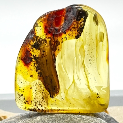 Exclusives Vitrinenstück - Bernstein 2