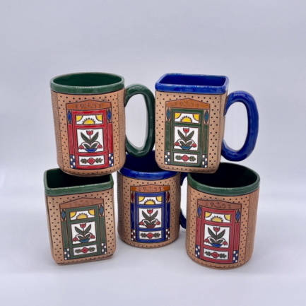 Handgemachte Tassen und Becher mit Schiffertüren (Keramik)
