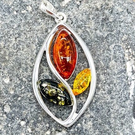 Bernsteinblatt - "Trio"